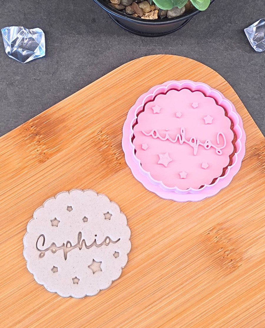Custom-Name-Cookie-Cutter-and-Stamp-Fondant-Cupcake.png
