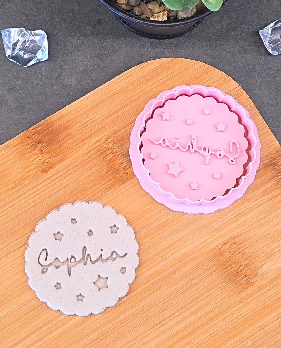 Custom-Name-Cookie-Cutter-and-Stamp-Fondant-Cupcake.png