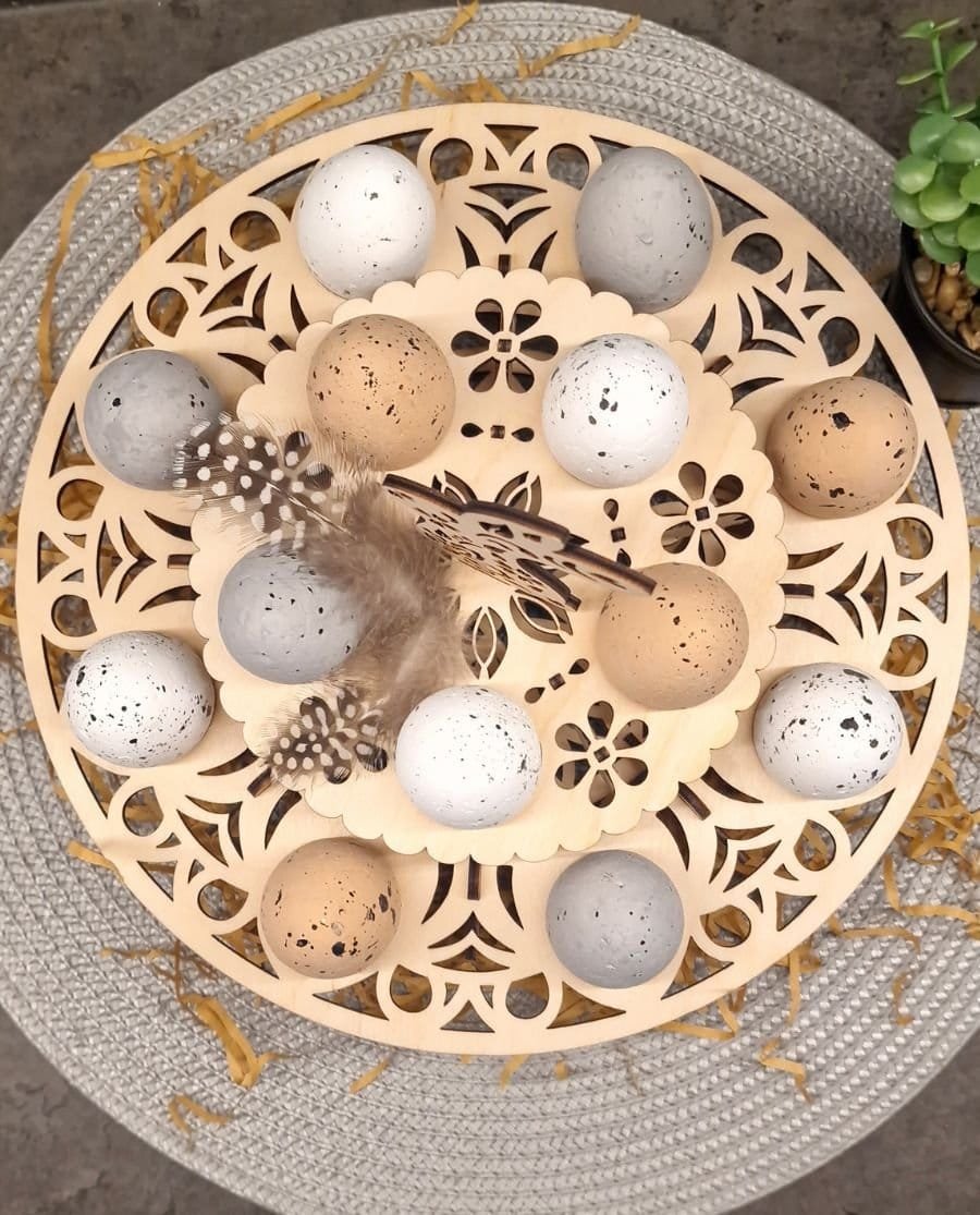 Medinis velykinių kiaušinių laikiklis stovas