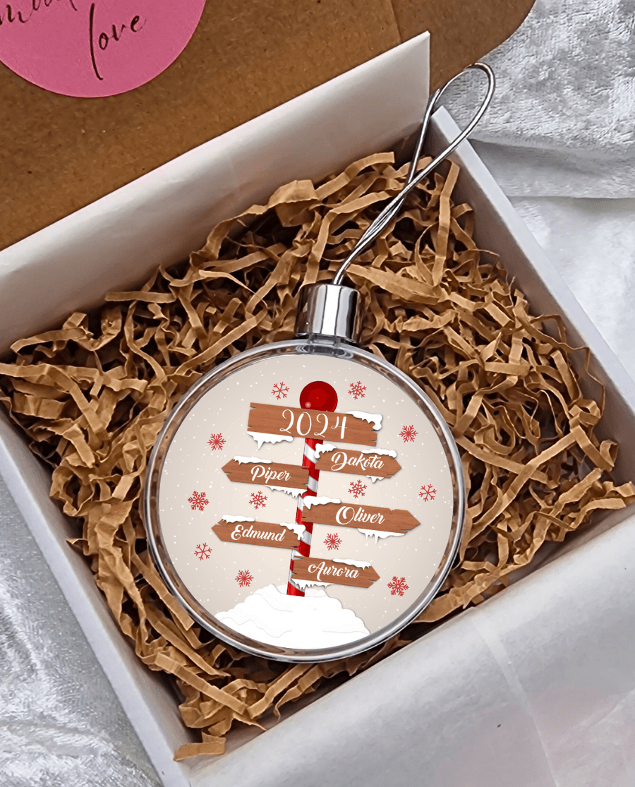 Personalizuotas-kaledinis-zaisliukas-su-Vardais5.png