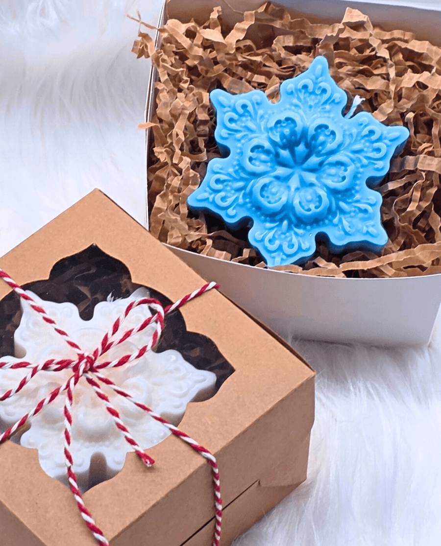 Kalėdinė rankų darbo sojų vaško žvakė Snaigė